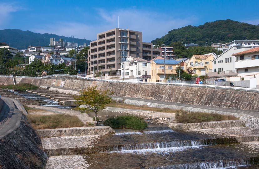 エヌヴィ⻄岡本レジデンス