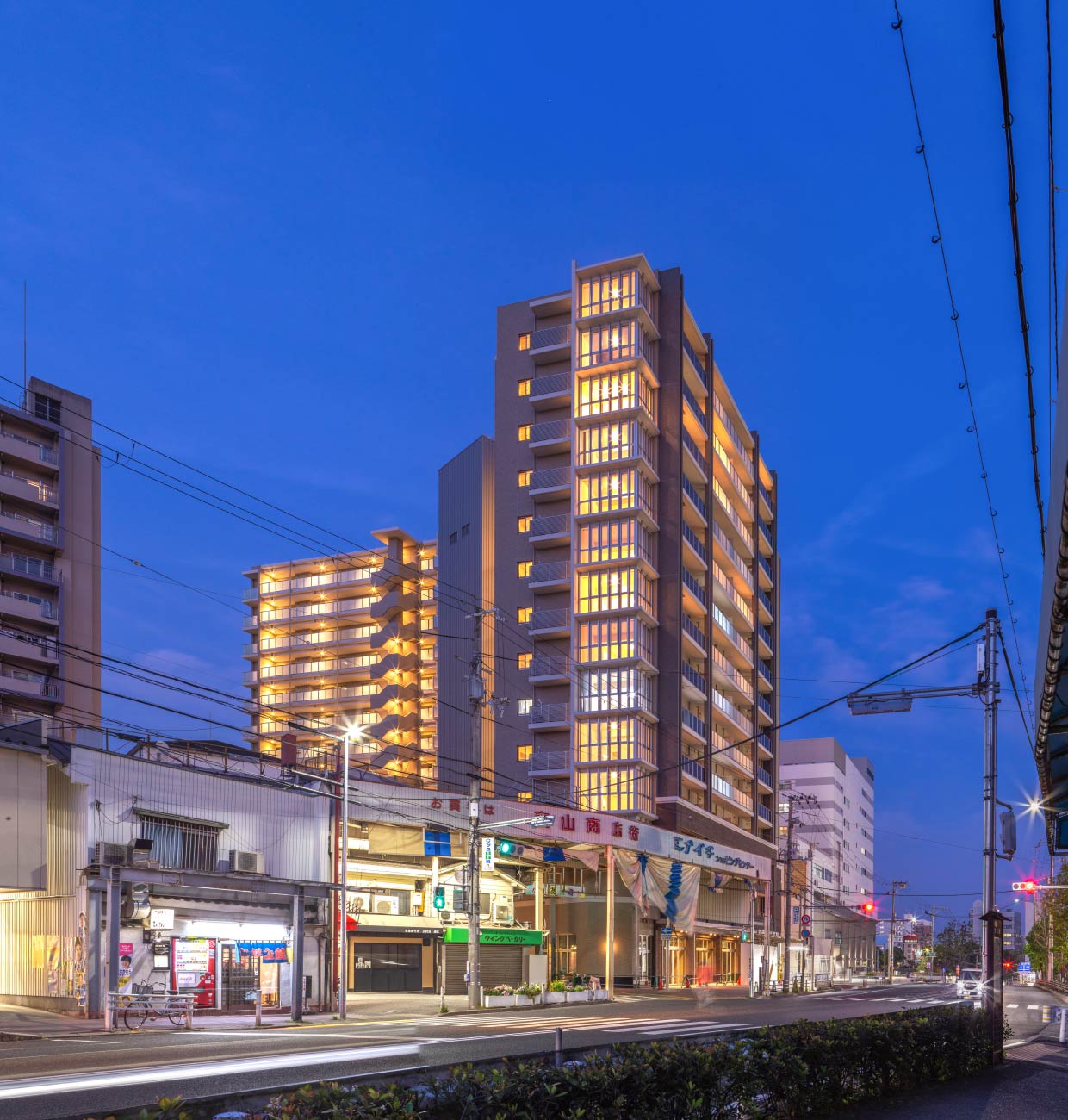 外観 北西(夕景)