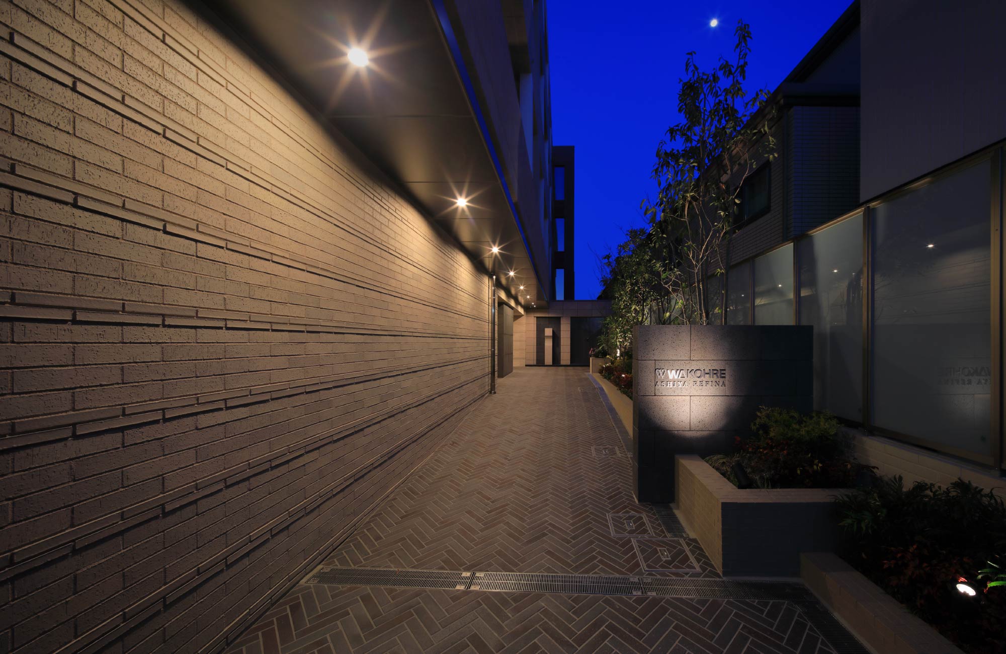 アプローチ(夜景)