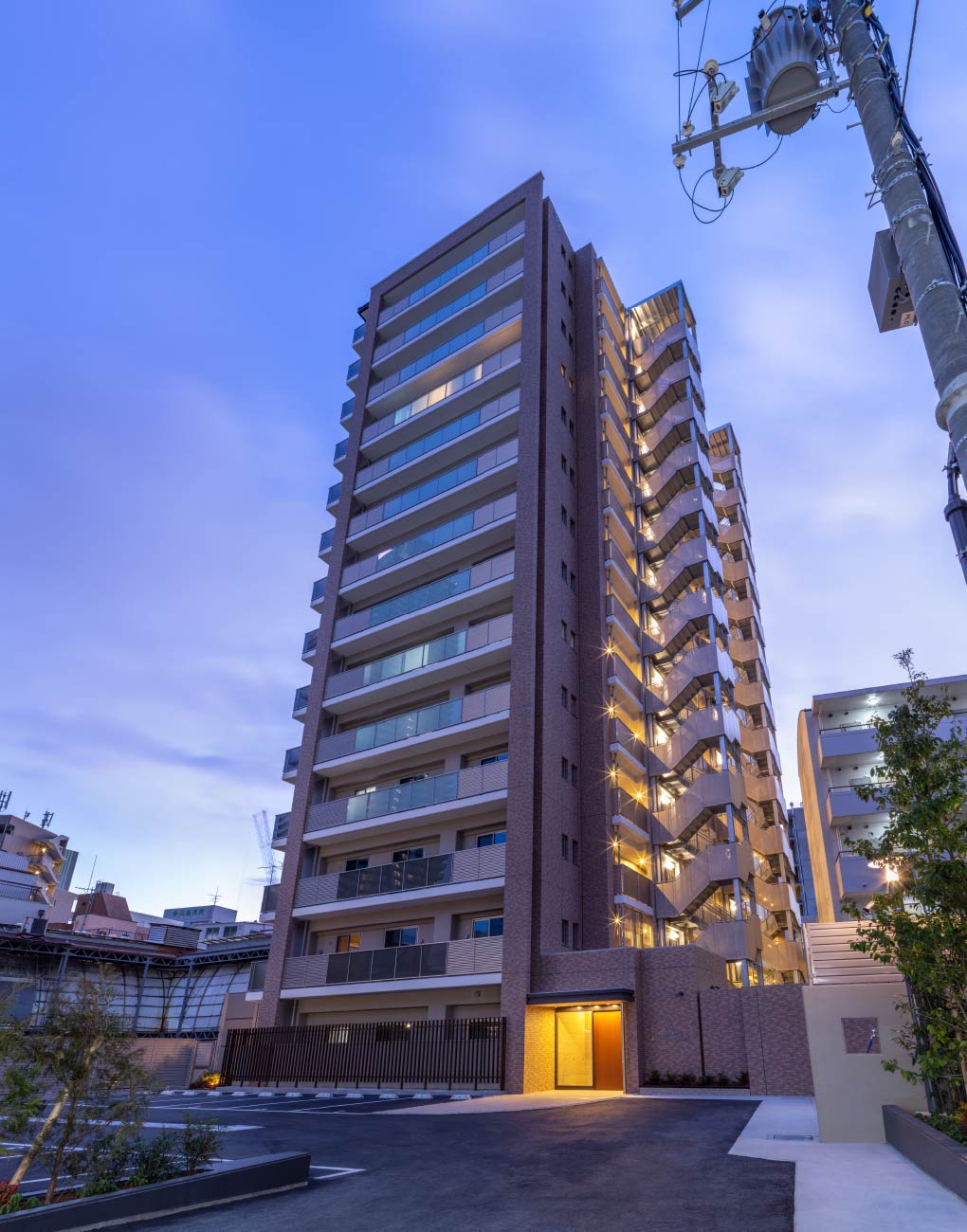 外観 北東(夕景)