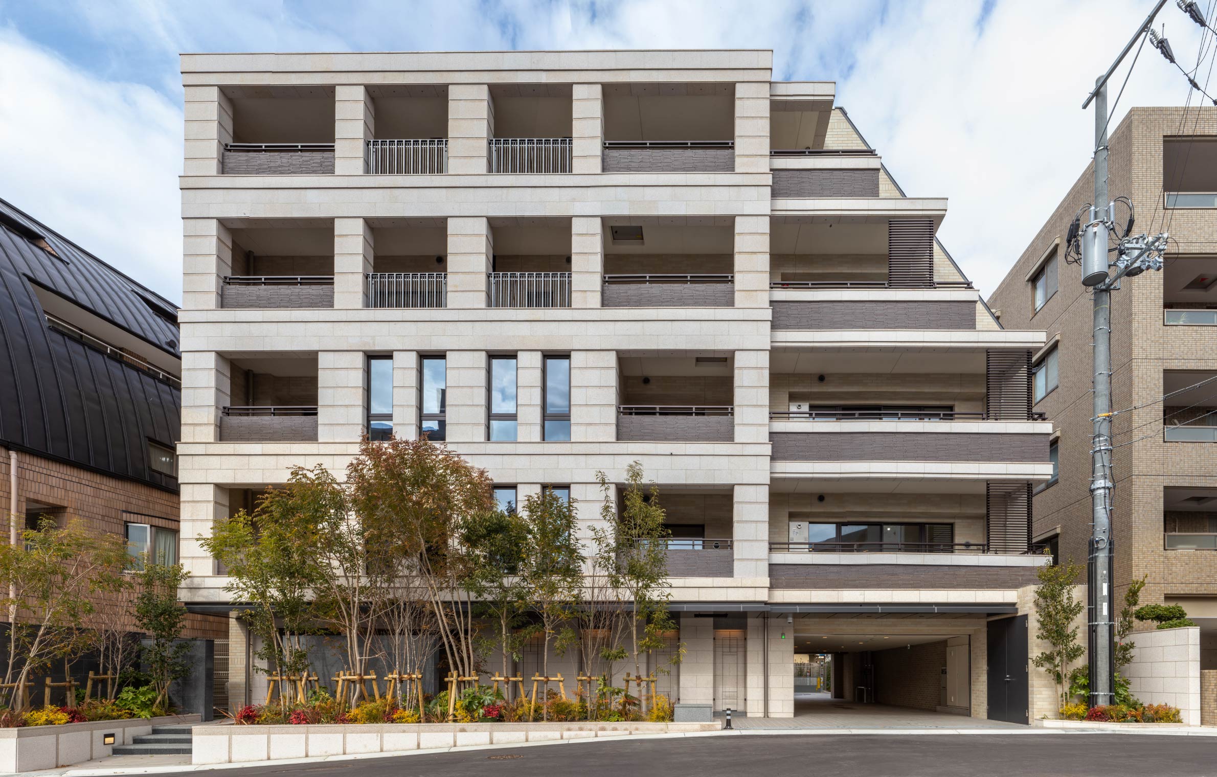 外観 南東(夕景)