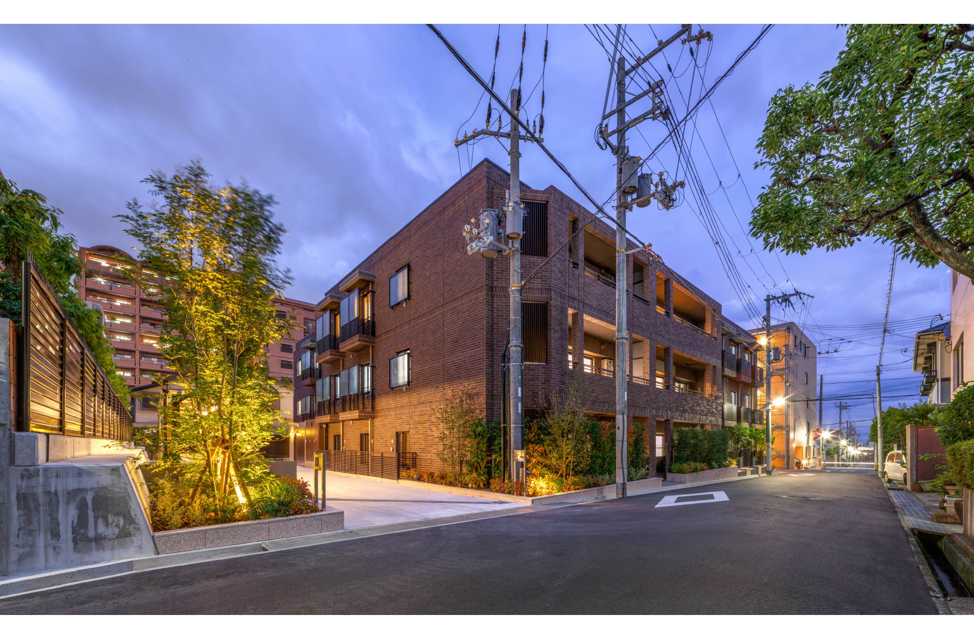 外観 北西(夕景)