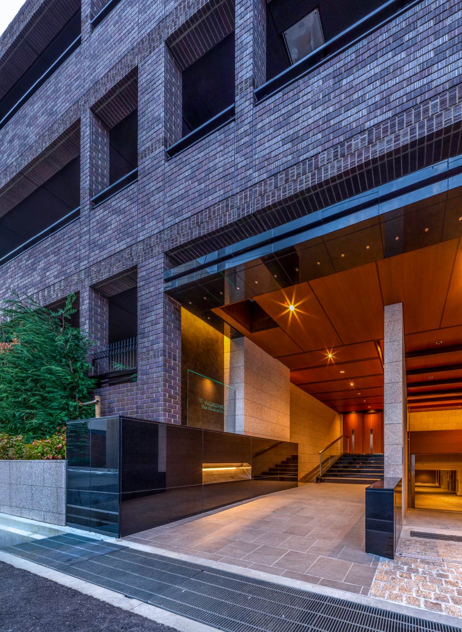 エントランスアプローチ(夕景)