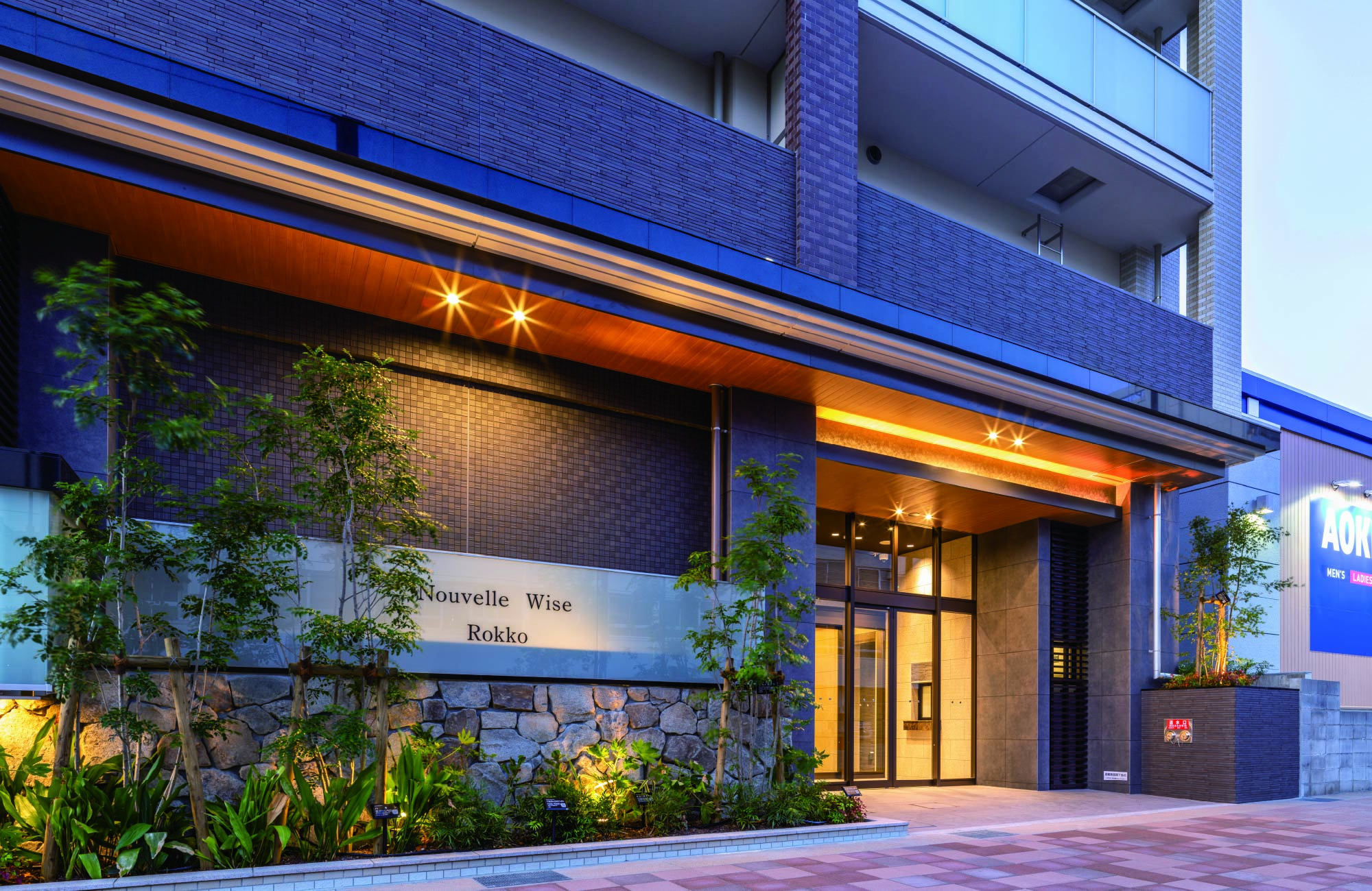 エントランスアプローチ(夕景)