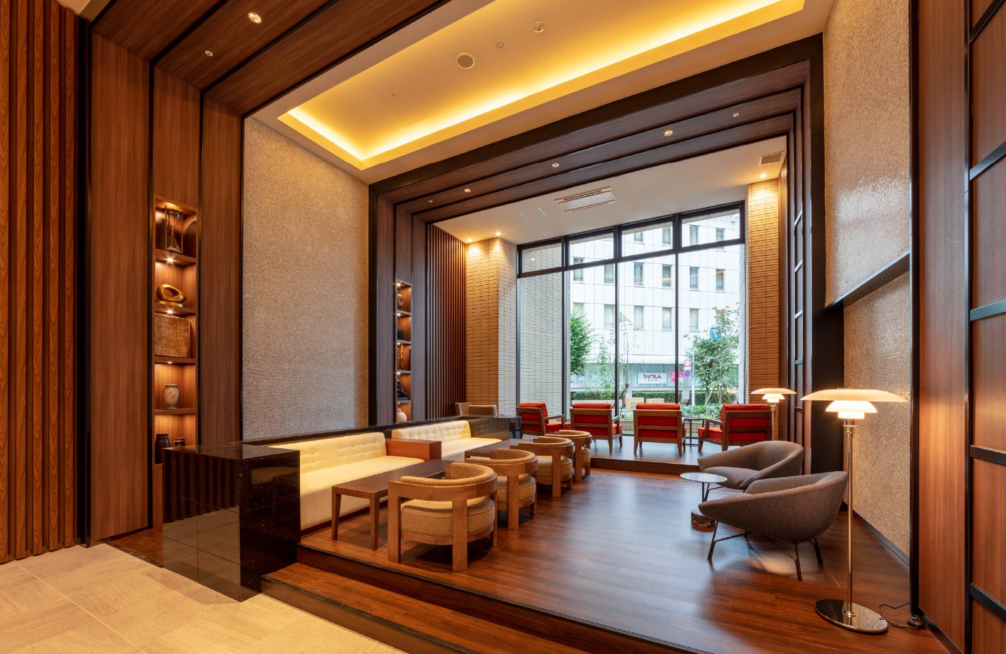 ラウンジ・ザ・トア