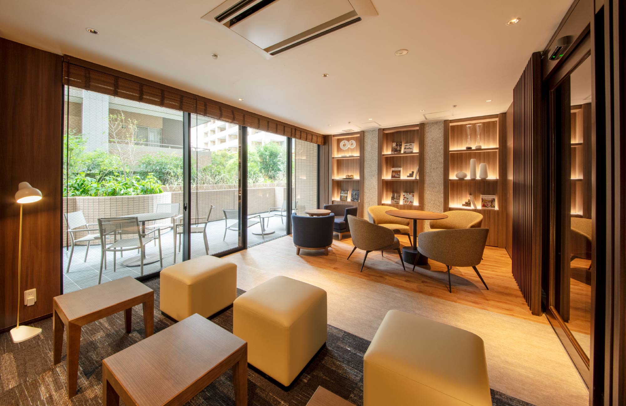 カフェラウンジ