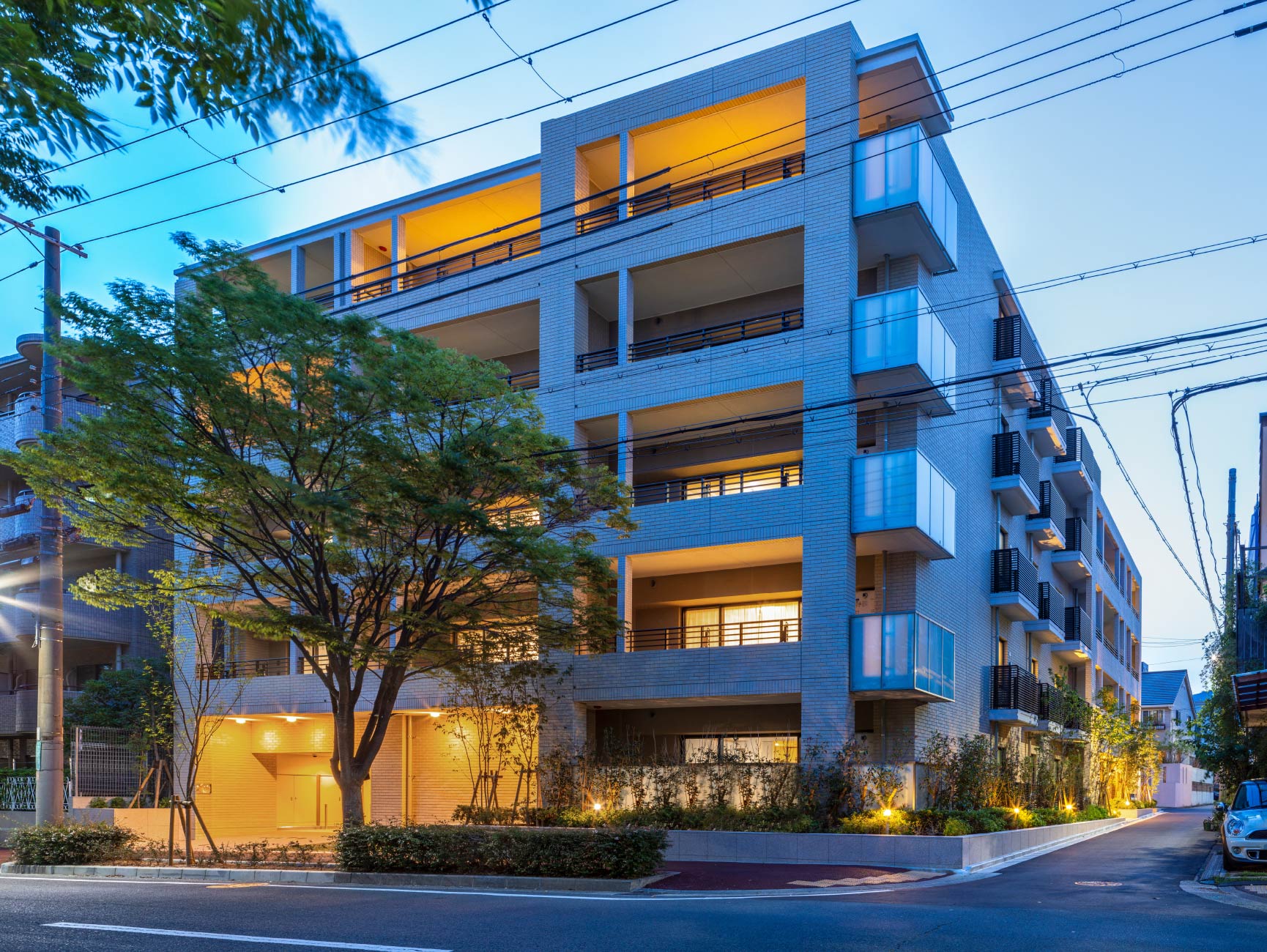 外観 南東(夕景)