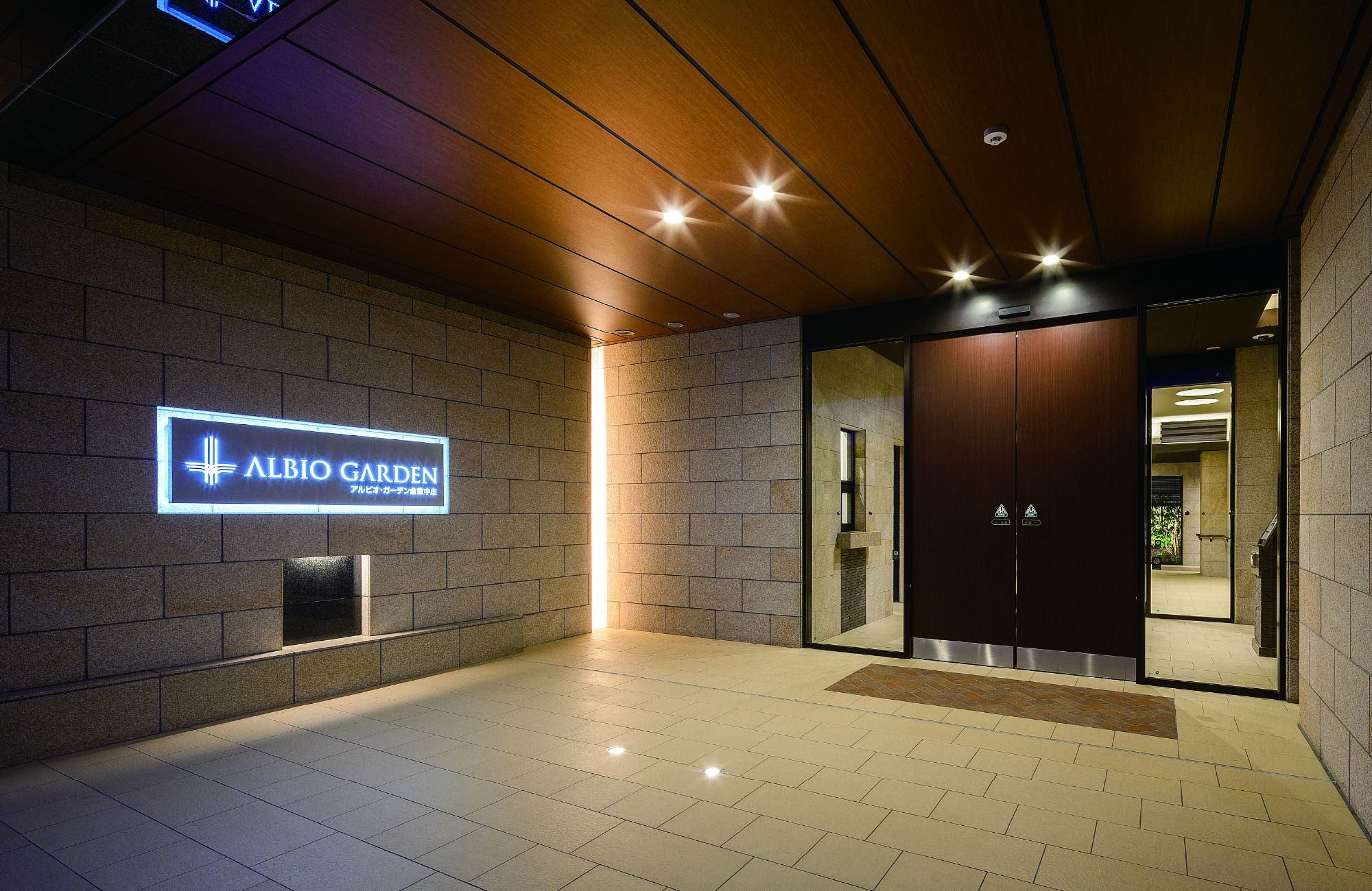 エントランスアプローチ(夕景)