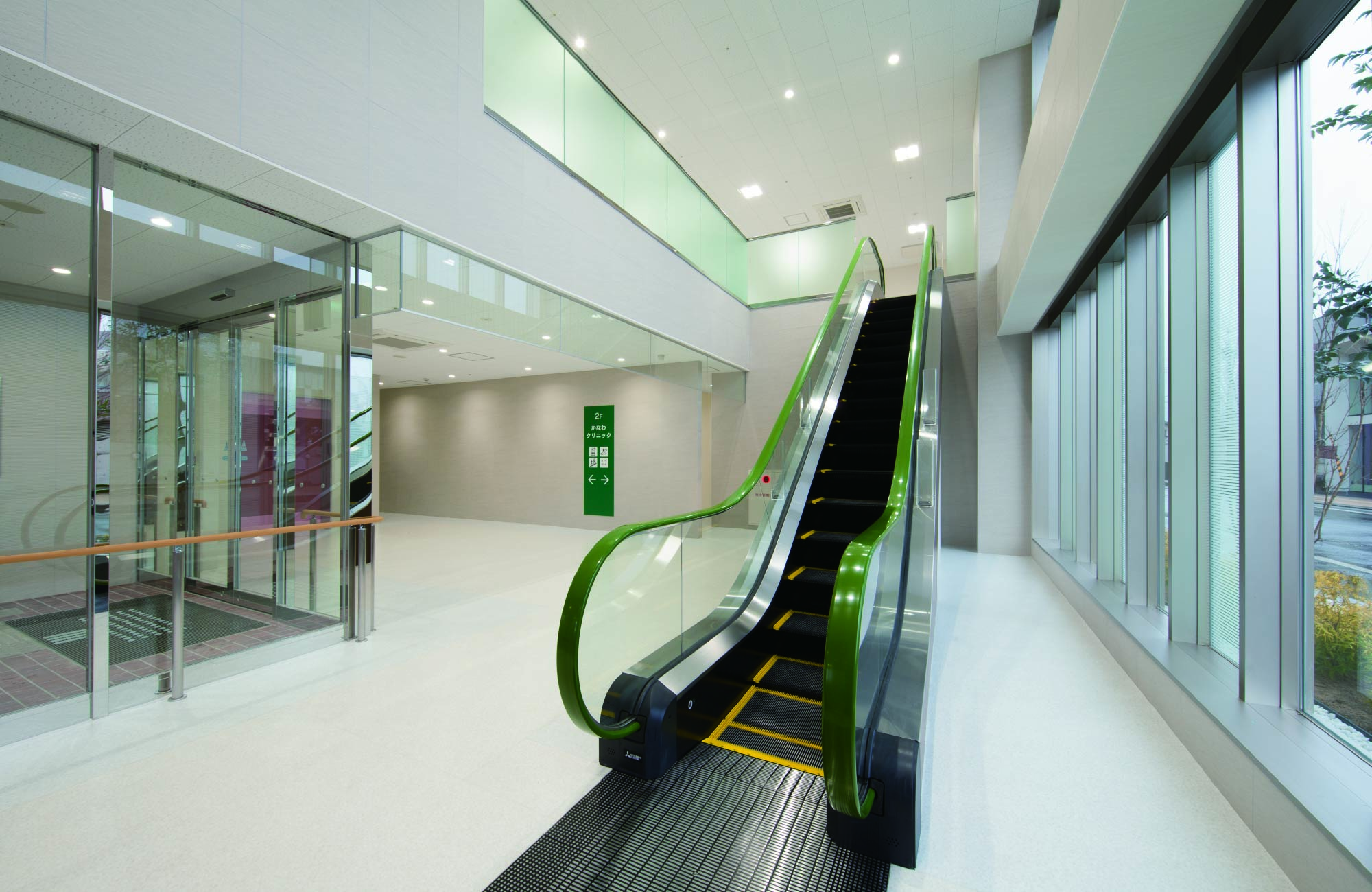 ホール エスカレーター