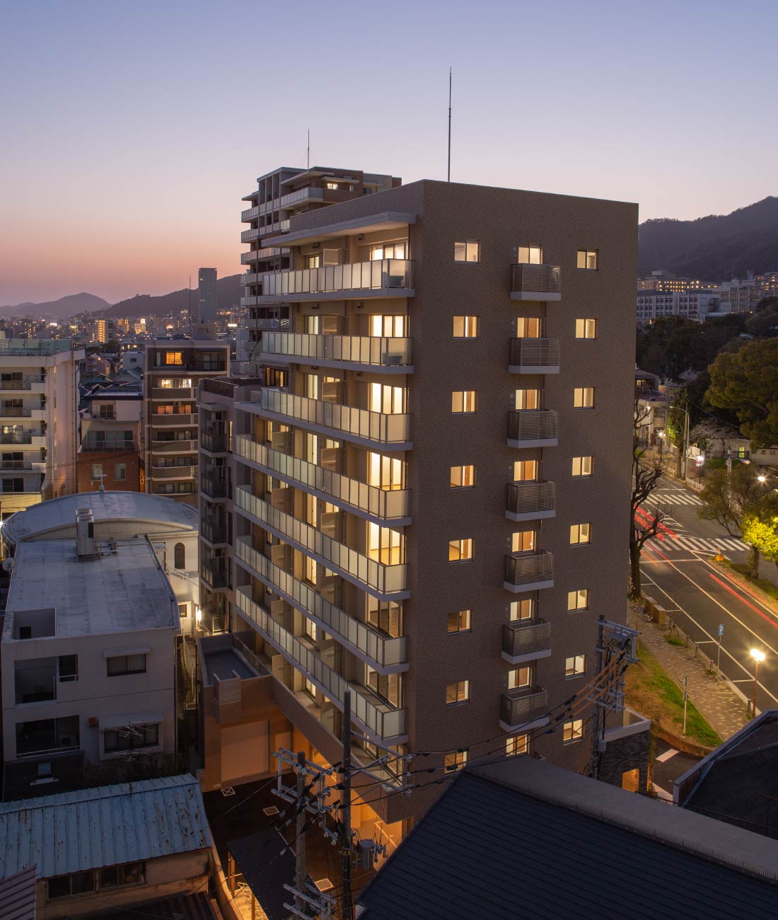 外観 南東(夕景)