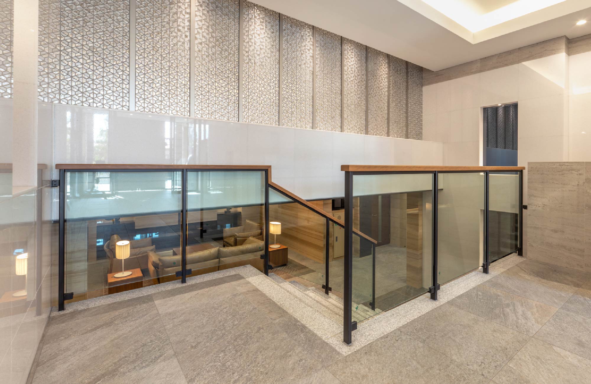 エントランスホール 階段